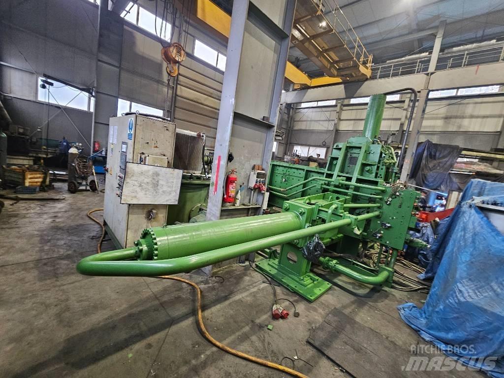 Henschel 30 x 30 Pramoniniai presai