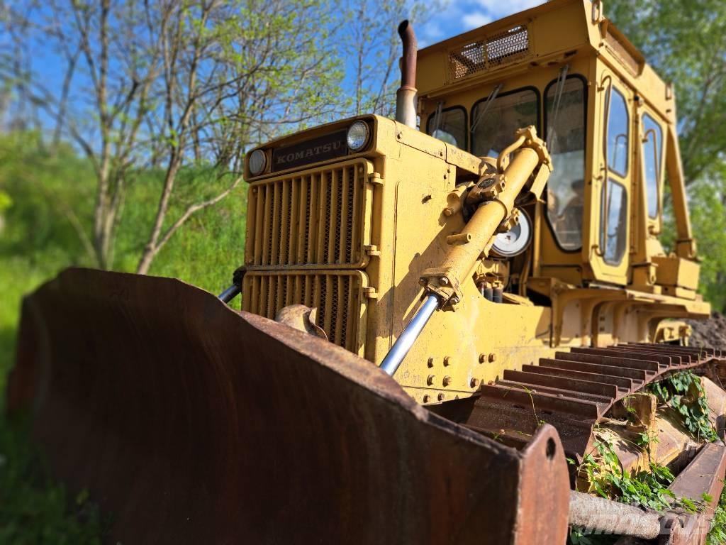 Komatsu D85A Vikšriniai buldozeriai