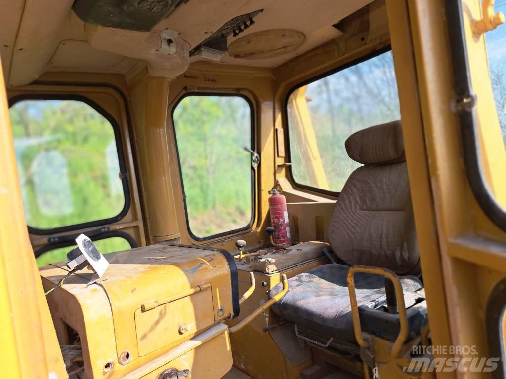 Komatsu D85A Vikšriniai buldozeriai