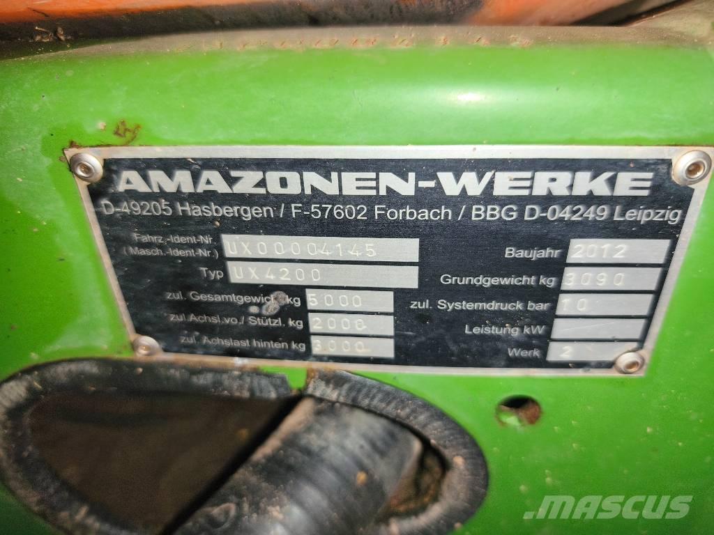 Amazone UX 4200 Prikabinami purkštuvai