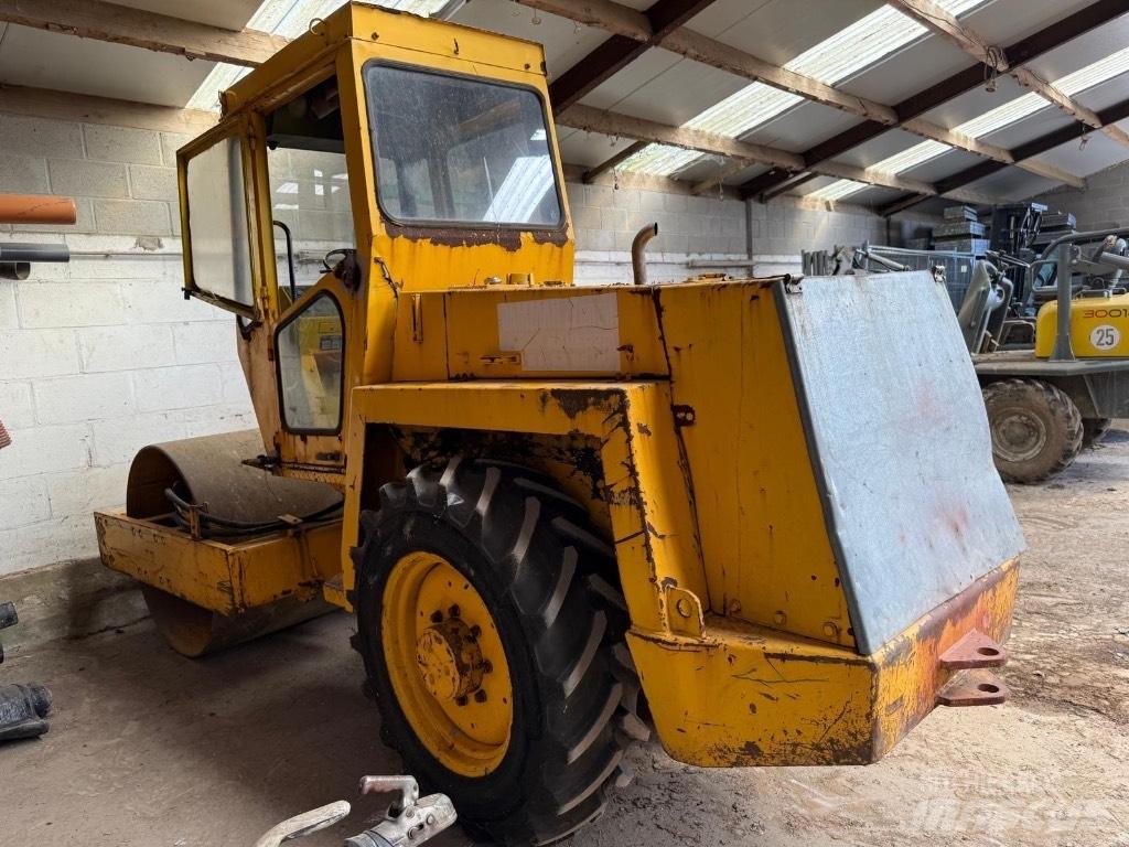 Bomag BV 142 Porinių būgnų volai