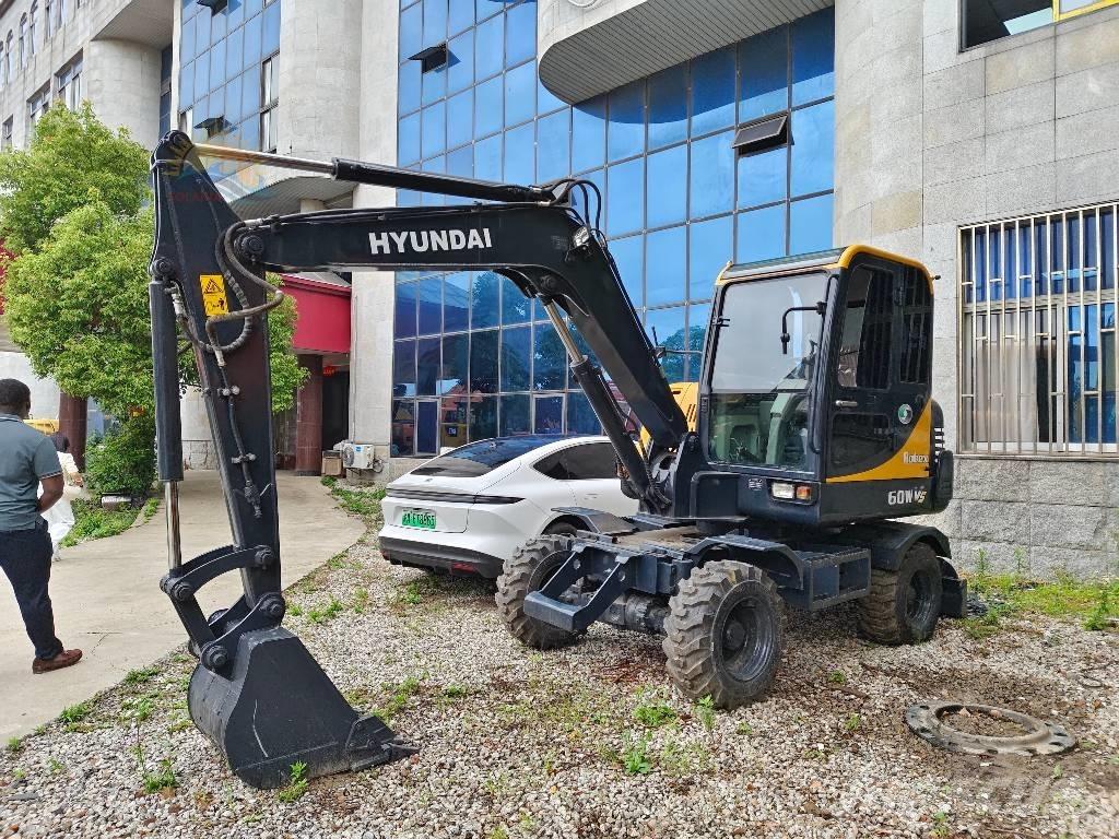 CAT R60W Ratiniai ekskavatoriai