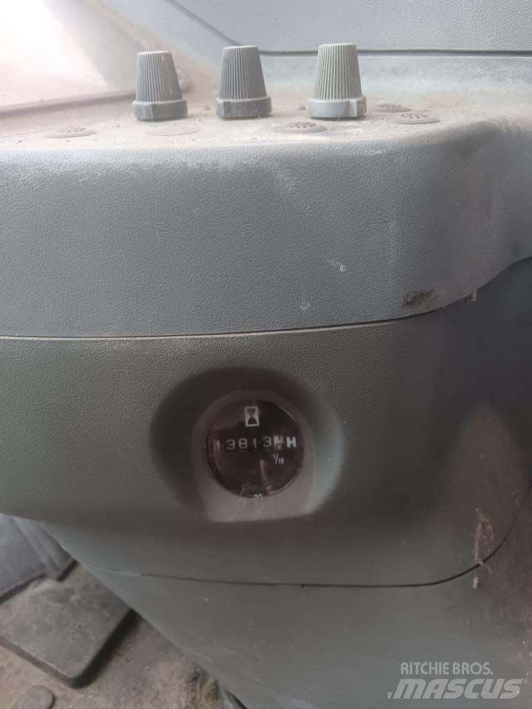 Hitachi EX135W Ratiniai ekskavatoriai