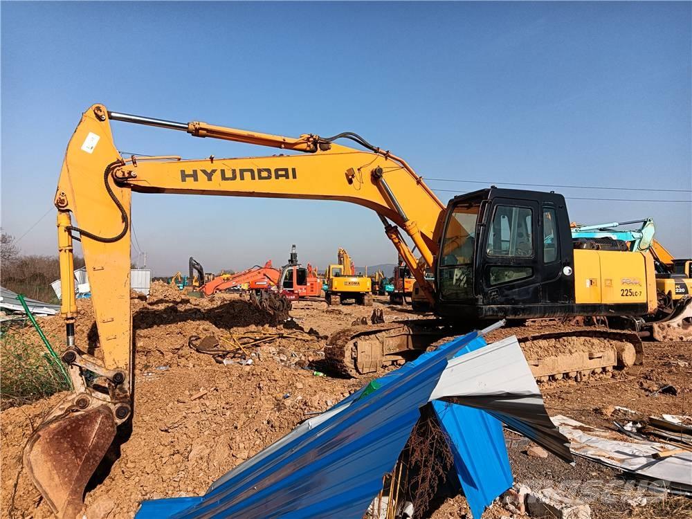 Hyundai R225LC-7 Vikšriniai ekskavatoriai