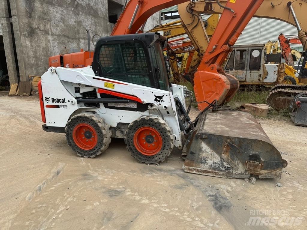 Bobcat S 550 Krautuvai su šoniniu pasukimu