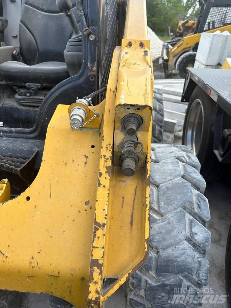 CAT 262 D Krautuvai su šoniniu pasukimu