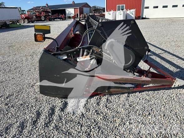 Case IH 1020 Derliaus nuėmimo kombainų galvos
