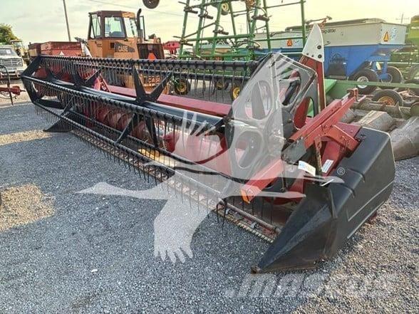 Case IH 1020 Derliaus nuėmimo kombainų galvos