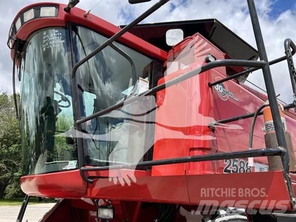 Case IH 2588 Derliaus nuėmimo kombainai