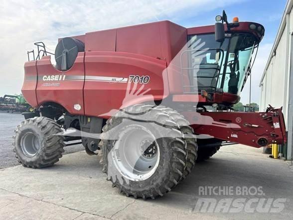 Case IH 7010 Derliaus nuėmimo kombainai