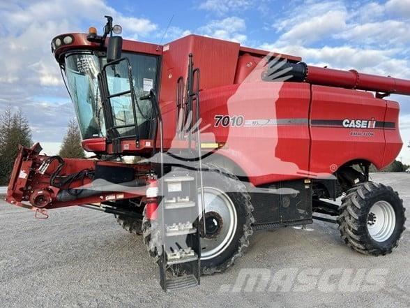 Case IH 7010 Derliaus nuėmimo kombainai