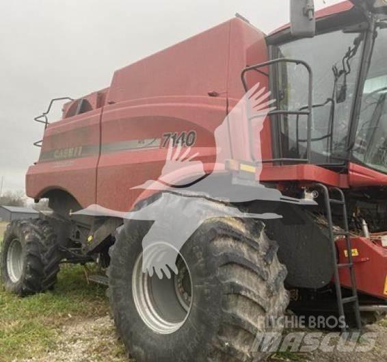 Case IH 7140 Derliaus nuėmimo kombainai