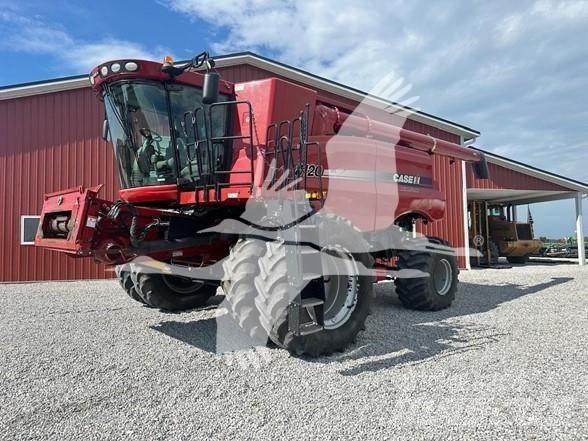 Case IH 8120 Derliaus nuėmimo kombainai