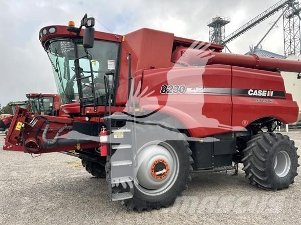 Case IH 8230 Derliaus nuėmimo kombainai