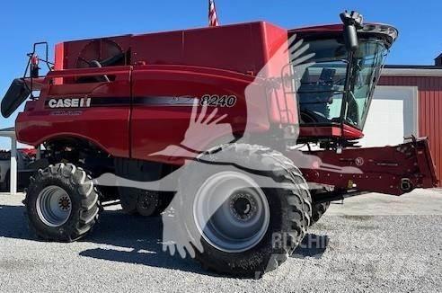 Case IH 8240 Derliaus nuėmimo kombainai