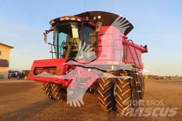 Case IH 8250 Derliaus nuėmimo kombainai