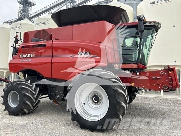 Case IH 8250 Derliaus nuėmimo kombainai