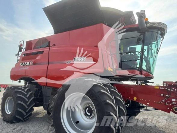 Case IH 8250 Derliaus nuėmimo kombainai