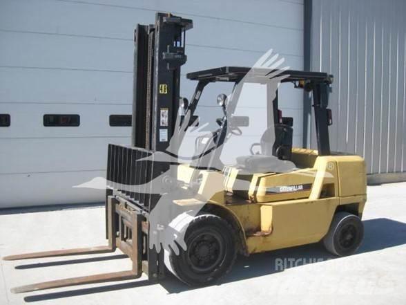 CAT DP40KL Dyzeliniai krautuvai