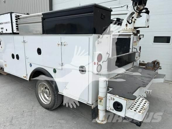 Ford F550 Statyba - Kita