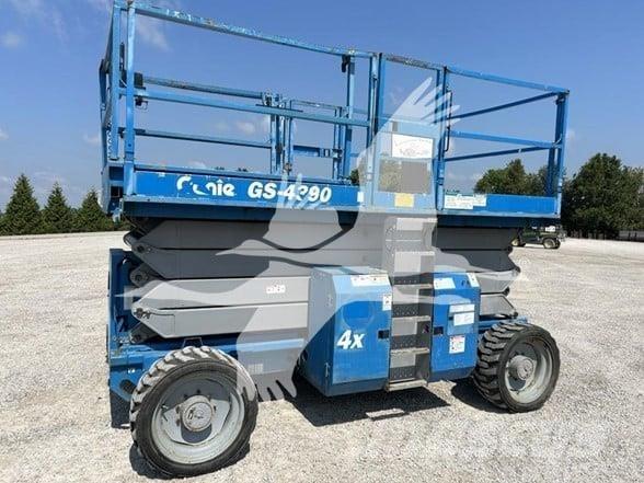 Genie GS4390RT Žirkliniai keltuvai