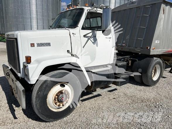 GMC BRIGADIER Naudoti vilkikai