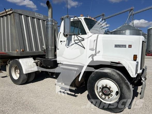 GMC BRIGADIER Naudoti vilkikai