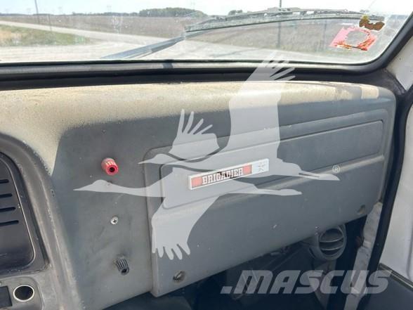 GMC BRIGADIER Naudoti vilkikai