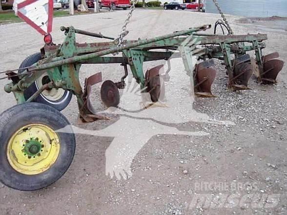 John Deere 514 Apverčiamieji plūgai