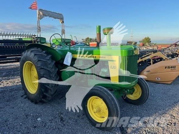 John Deere 820 Traktoriai