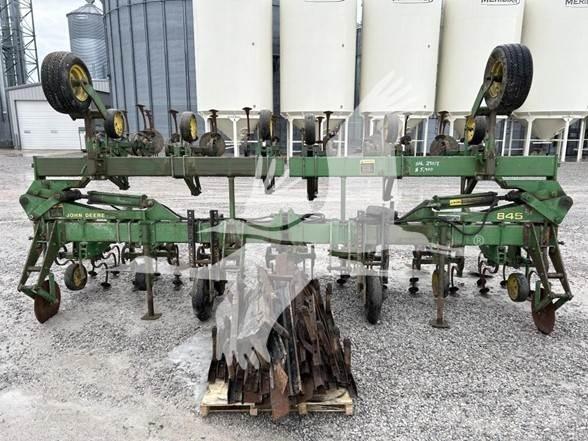 John Deere 845 Vagų purentuvai
