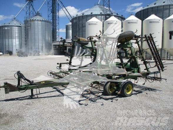 John Deere 960 Kultivatoriai