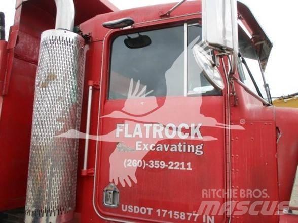 Kenworth T600 Savivarčių priekabų vilkikai