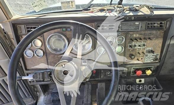 Kenworth T600 Savivarčių priekabų vilkikai