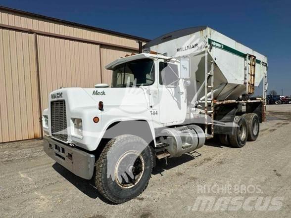 Mack R686ST Statyba - Kita