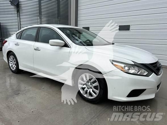 Nissan ALTIMA Lengvieji automobiliai