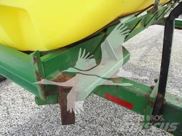 YETTER 1600 Mineralinių trąšų barstytuvai