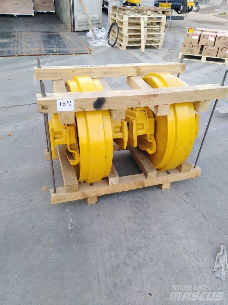 Komatsu D85E-18 Vikšrai, grandinės ir važiuoklės