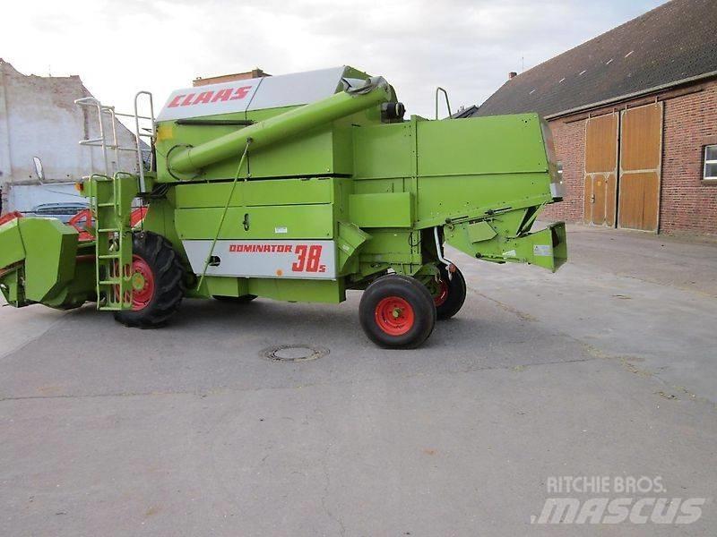 CLAAS Dominator 38 Derliaus nuėmimo kombainai