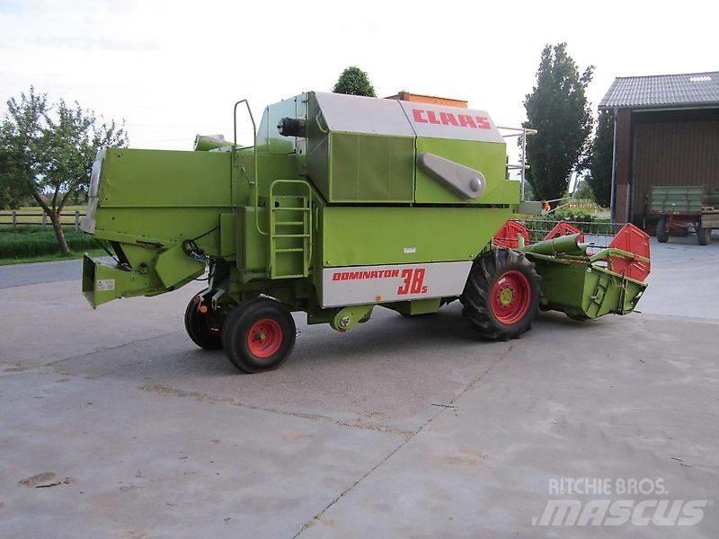 CLAAS Dominator 38 Derliaus nuėmimo kombainai