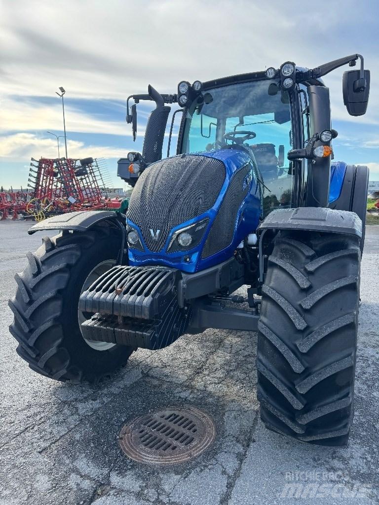Valtra N 124 Traktoriai