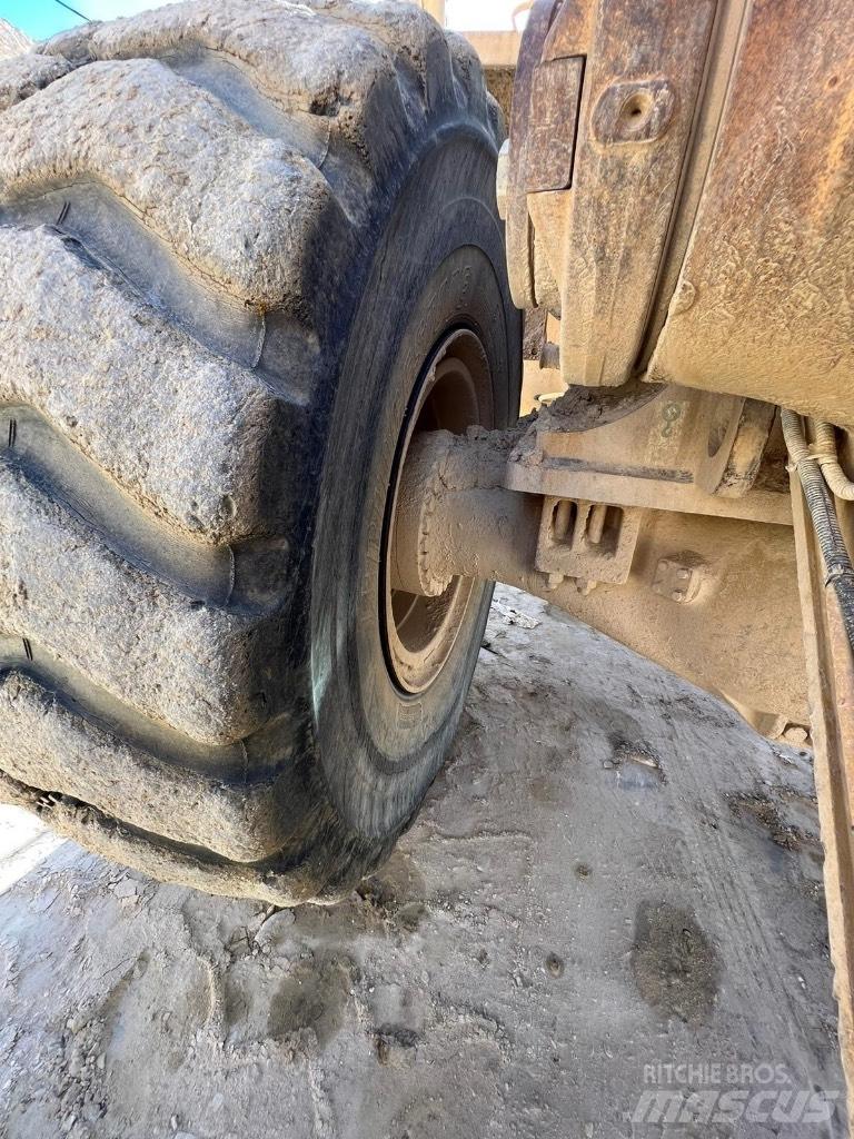 CAT 988 G Naudoti ratiniai krautuvai