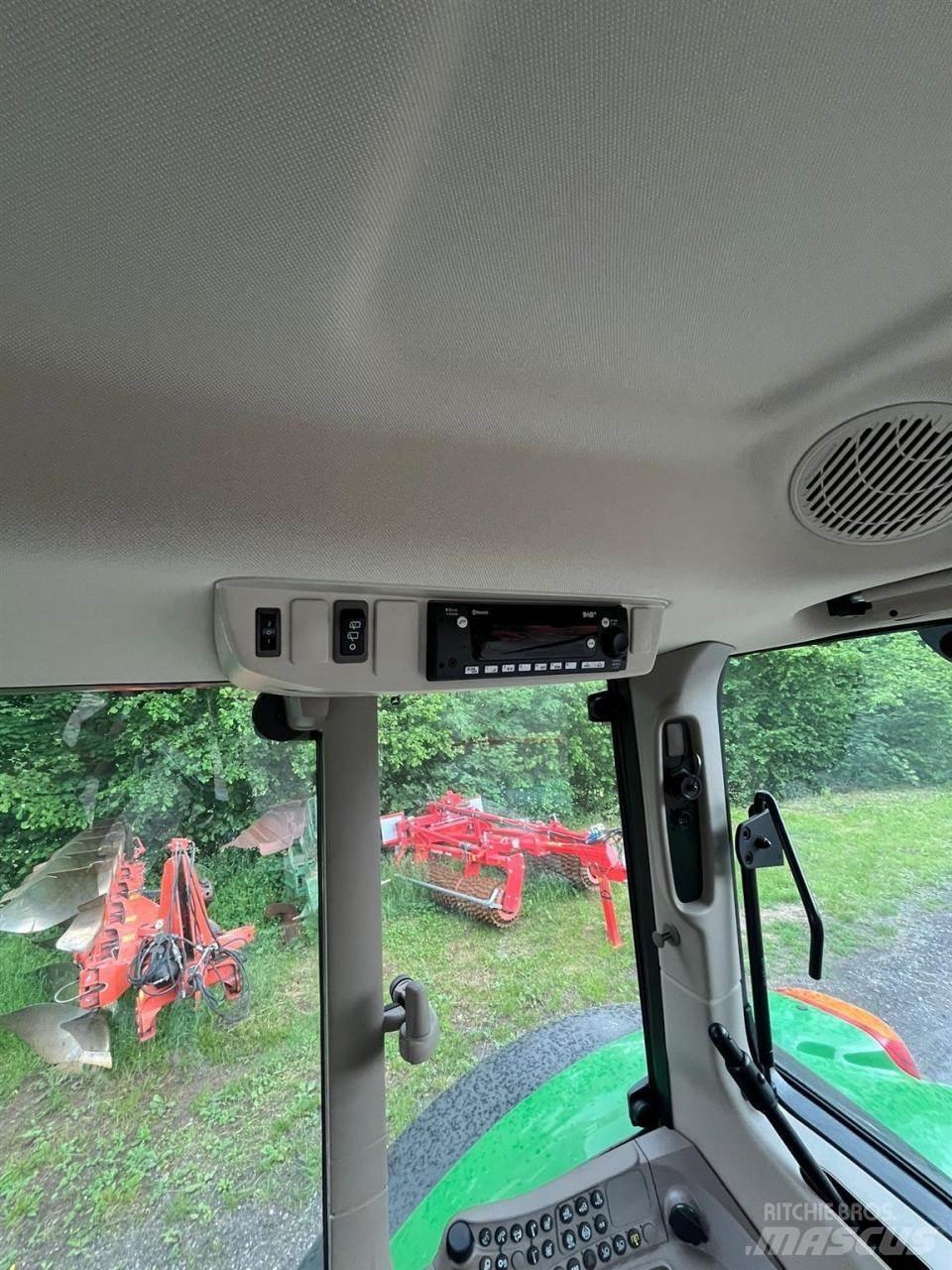 John Deere 6120M Traktoriai