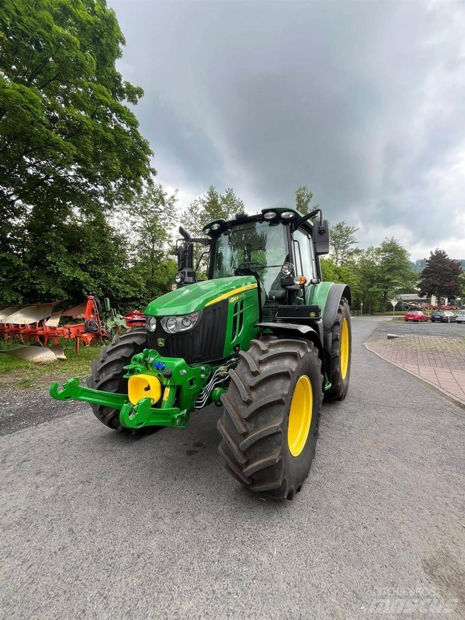 John Deere 6120M Traktoriai