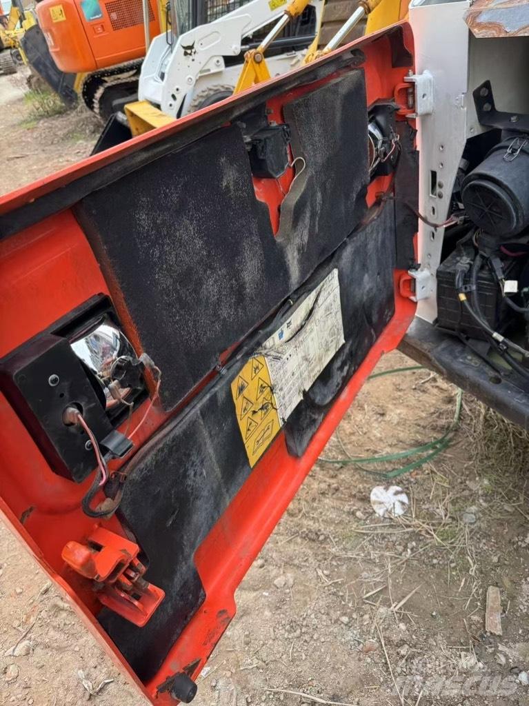 Bobcat S 550 Krautuvai su šoniniu pasukimu