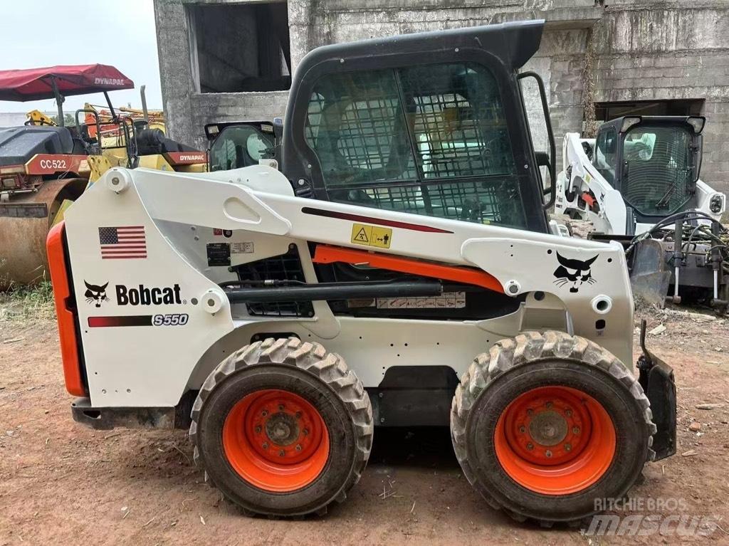 Bobcat S 550 Krautuvai su šoniniu pasukimu