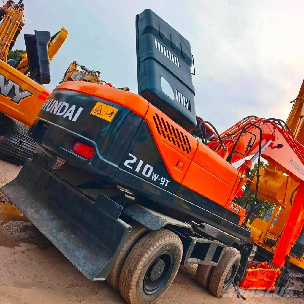 Hyundai 210W-9 Ratiniai ekskavatoriai