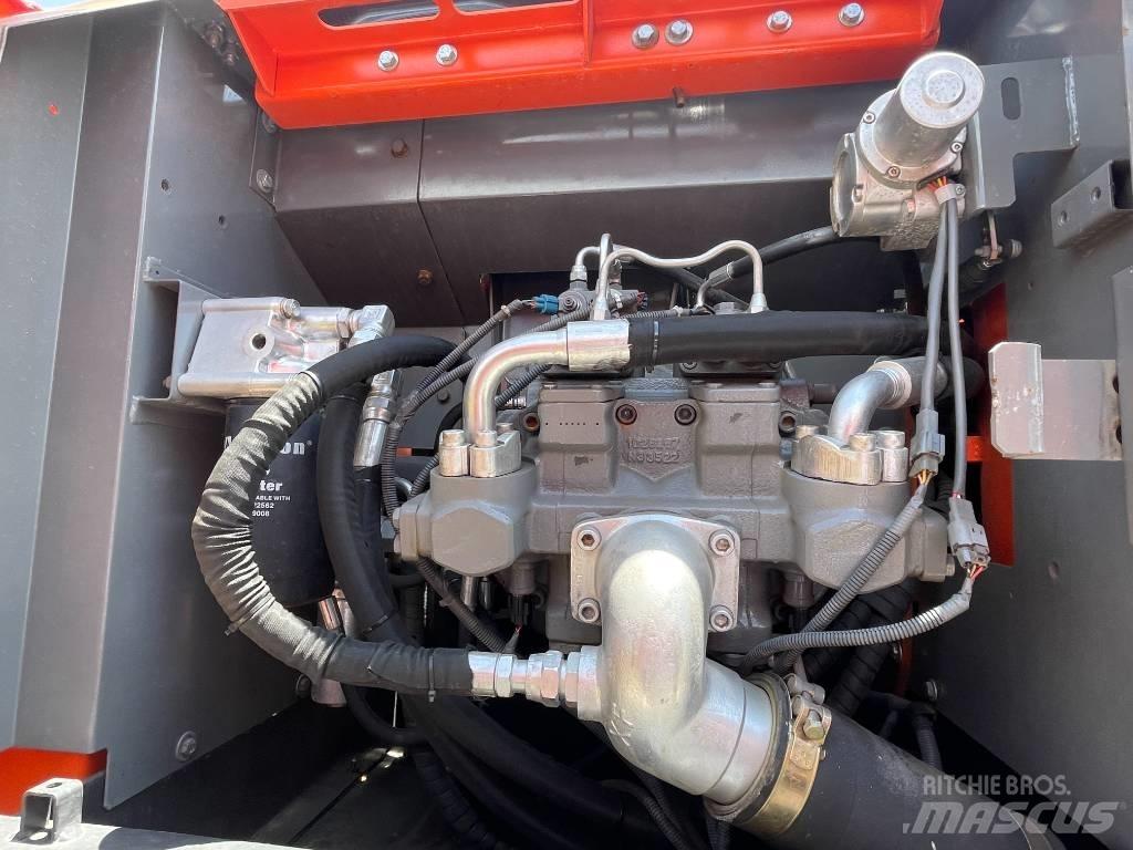 Hitachi ZX 200 Vikšriniai ekskavatoriai