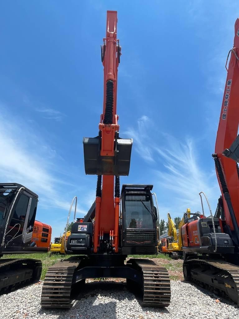 Hitachi ZX 200 Vikšriniai ekskavatoriai