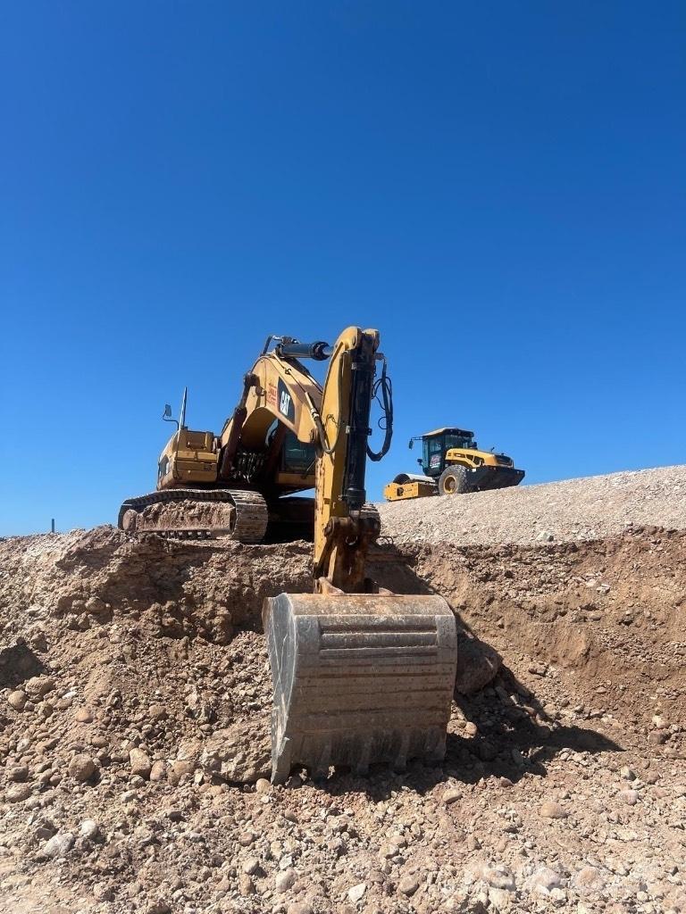 CAT 330 D L ME Vikšriniai ekskavatoriai